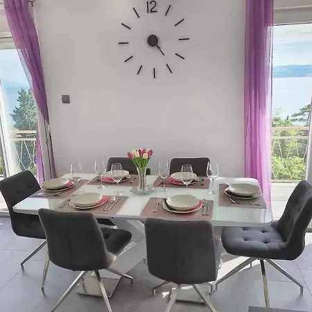 In 39371 Apartment *