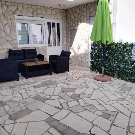 In 39371 Apartment *