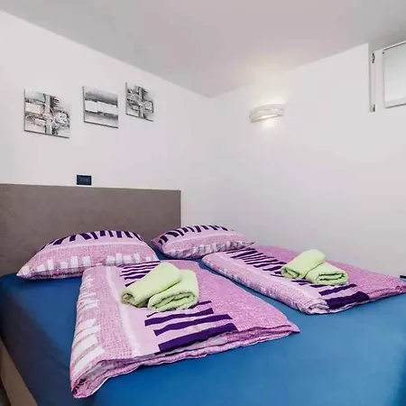 In 39371 Apartment