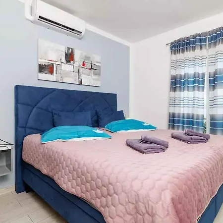 In 39371 Apartment