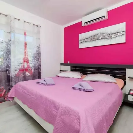 In 39371 Apartment Novi Vinodolski