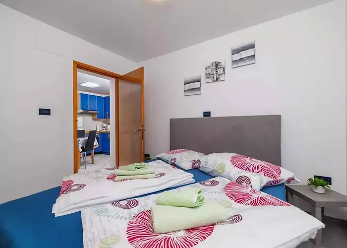 Appartamento In 39371 *